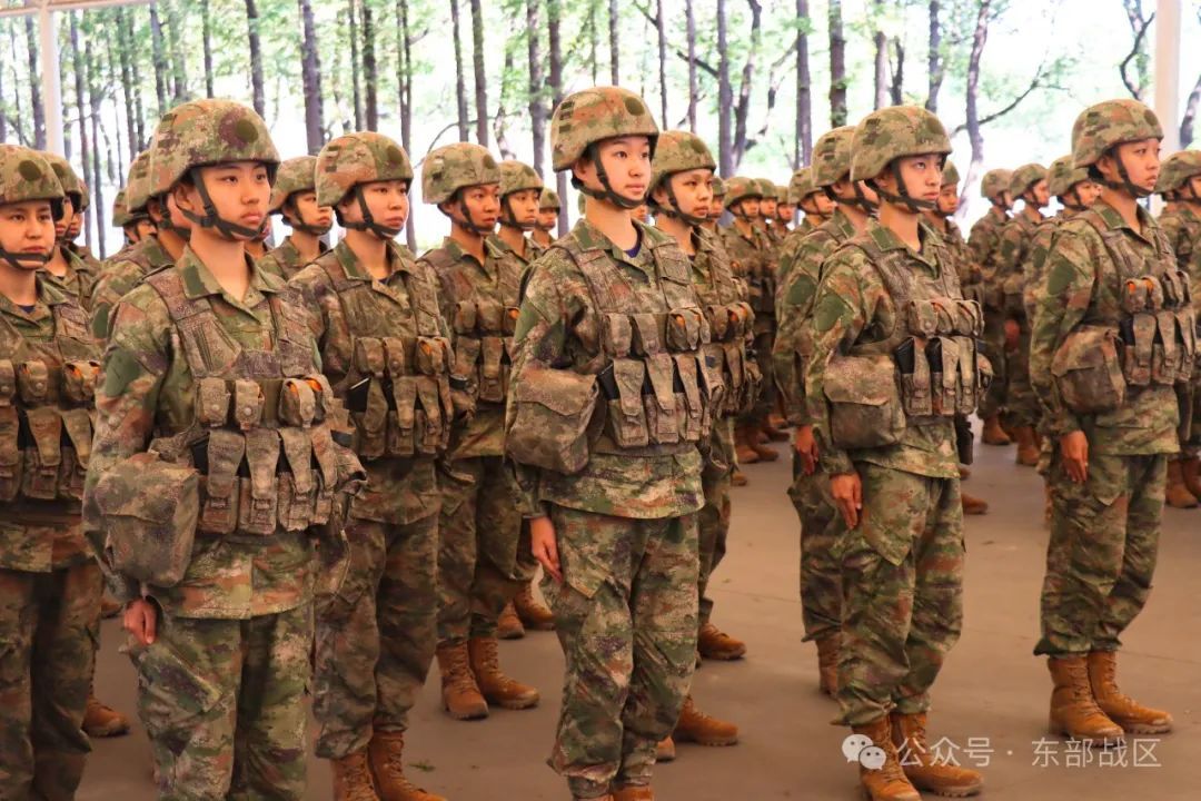 秋季入伍新兵，授枪！