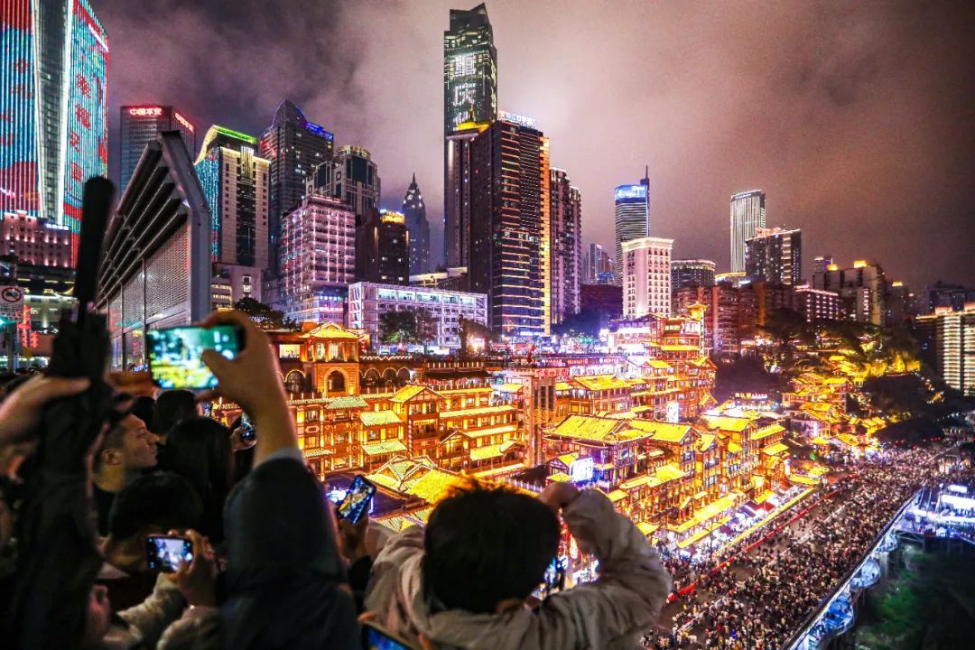 “没有比重庆更适合拍照的城市了！”