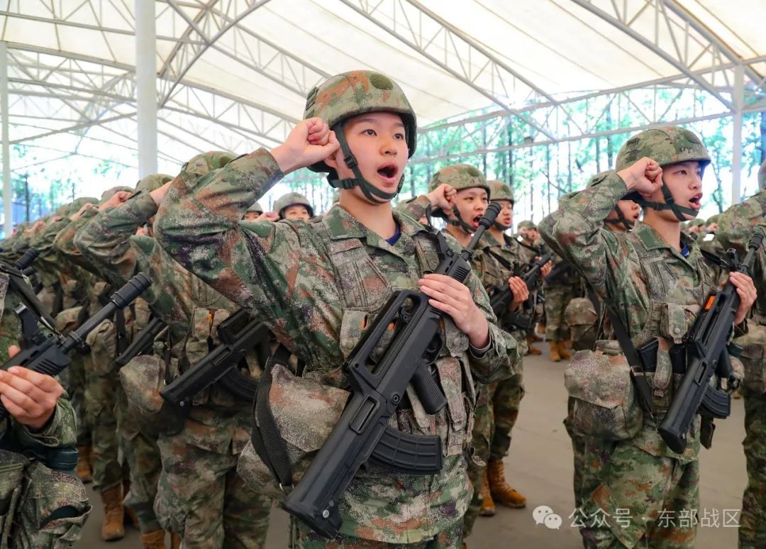 秋季入伍新兵，授枪！