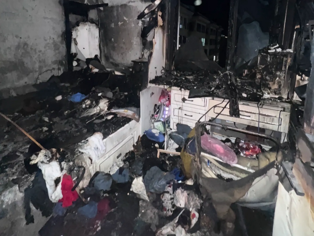 突发爆炸,家烧没了!看完马上想回家拔插头...... 突发爆炸,家烧没了!看完马上想回家拔插头......