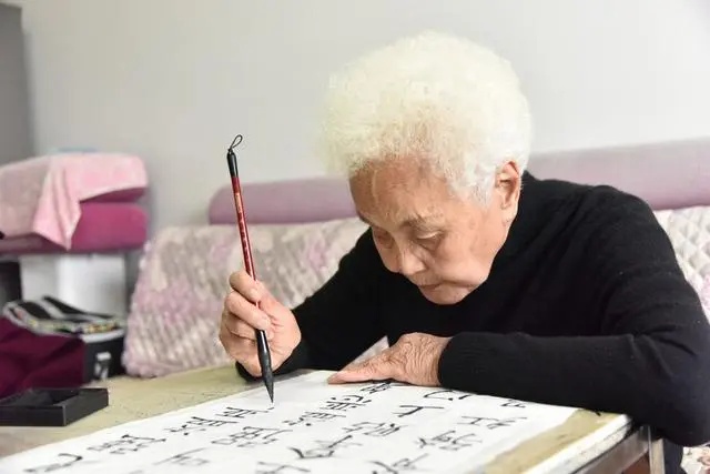 教爸妈识字，什么时候开始都不晚
