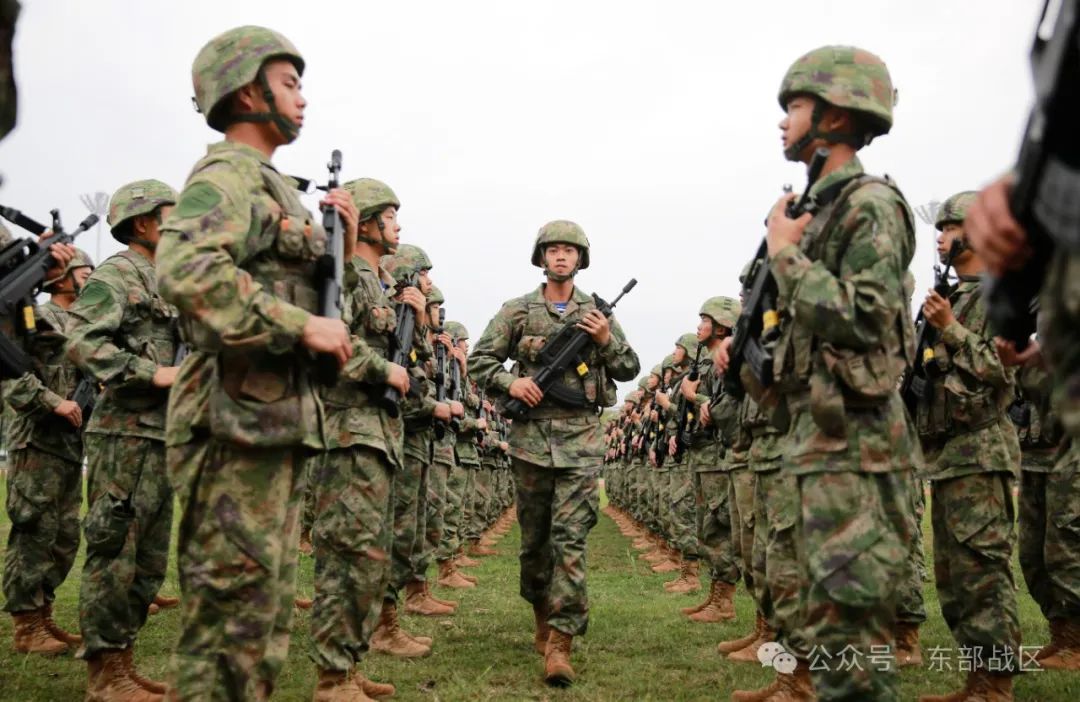 秋季入伍新兵，授枪！