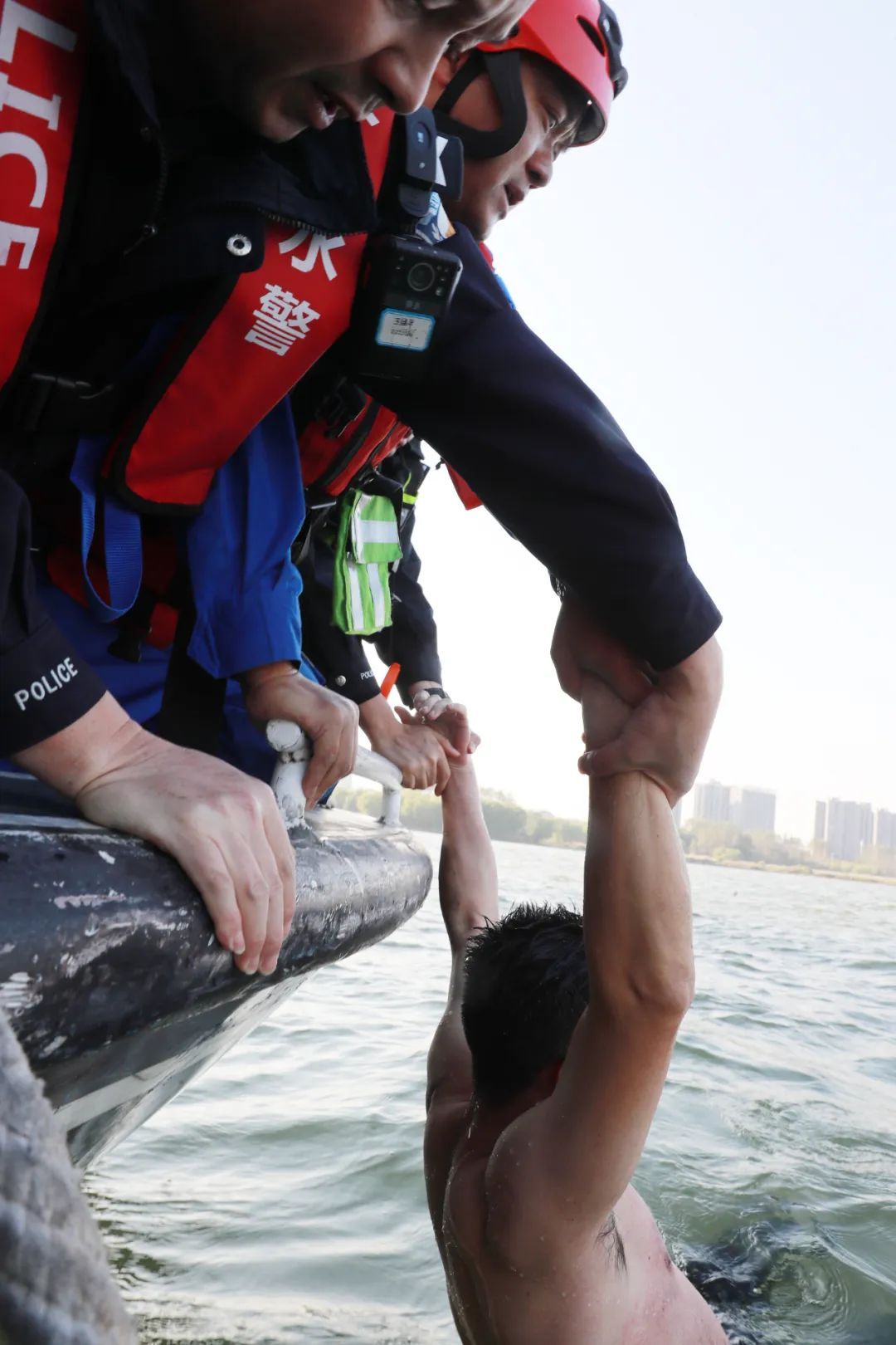 13分钟生死营救！猴子石大桥下！