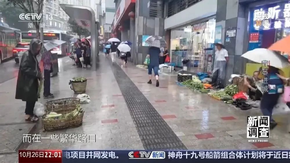 这很重庆 | 背篓专线“开”进防空洞 这很重庆 | 背篓专线“开”进防空洞