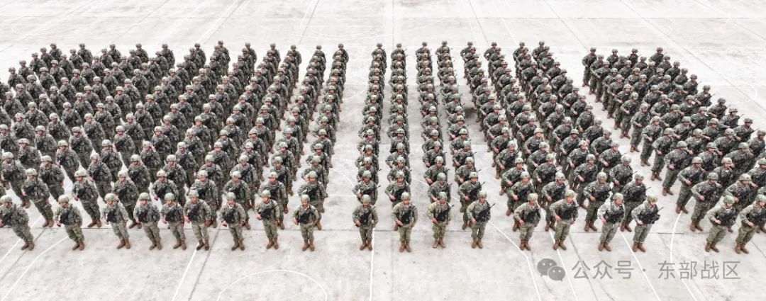 秋季入伍新兵，授枪！