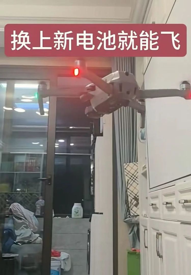 坠崖一年多的无人机突然回来了？网友：记得给这位大学生送锦旗……