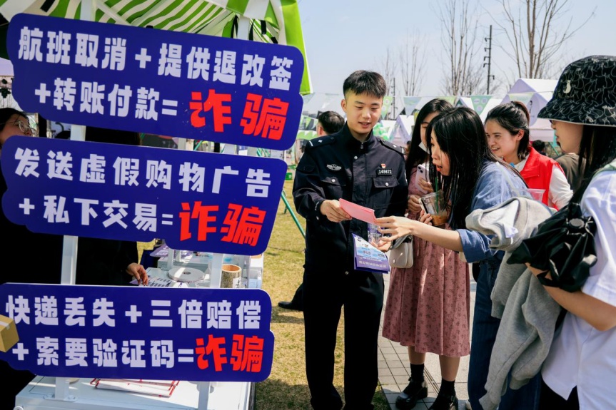 靠颜值也能救人？真的！他做到了
