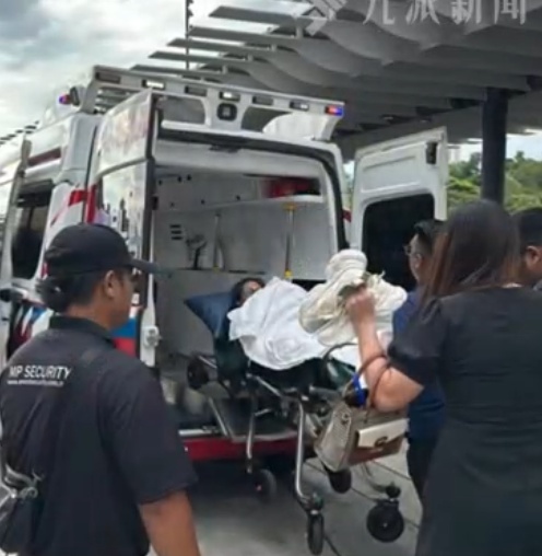 周杰伦演唱会开场前,铁粉场外突然临盆,网友:不愧是真爱粉...... 周杰伦演唱会开场前,铁粉场外突然临盆,网友:不愧是真爱粉......