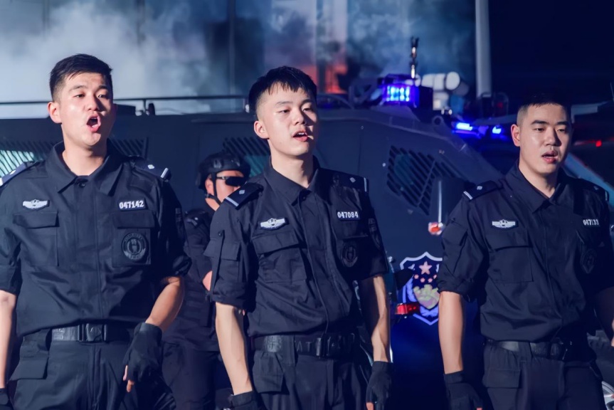 靠颜值也能救人？真的！他做到了