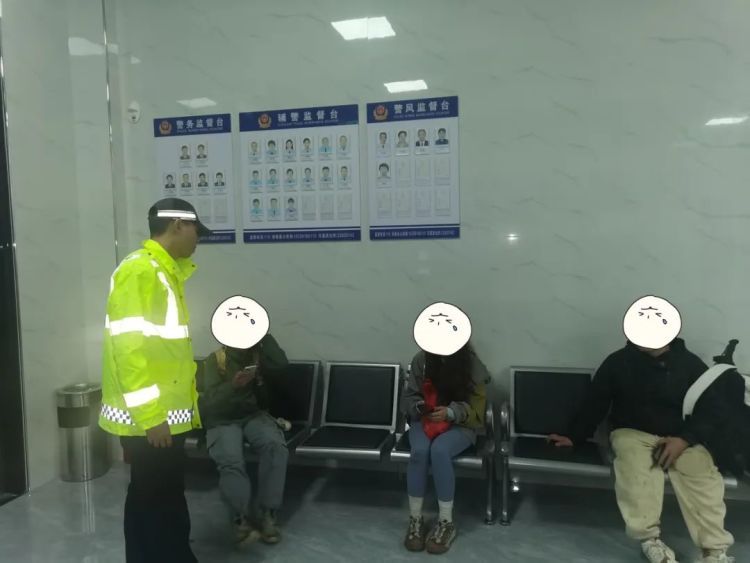 3名“驴友”被困福州深山!警方:本月已接到三次类似警情…… 3名“驴友”被困福州深山!警方:本月已接到三次类似警情……