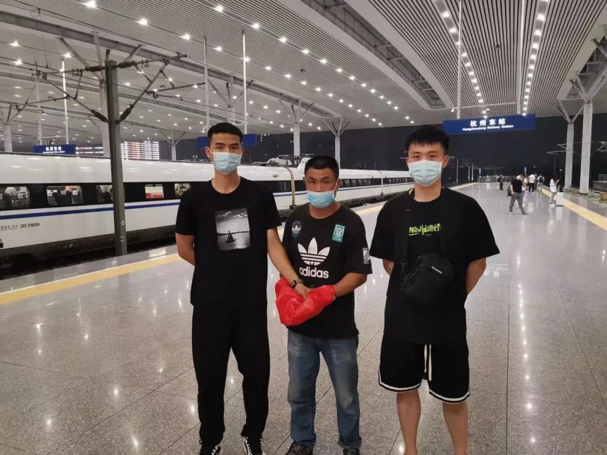 靠颜值也能救人？真的！他做到了