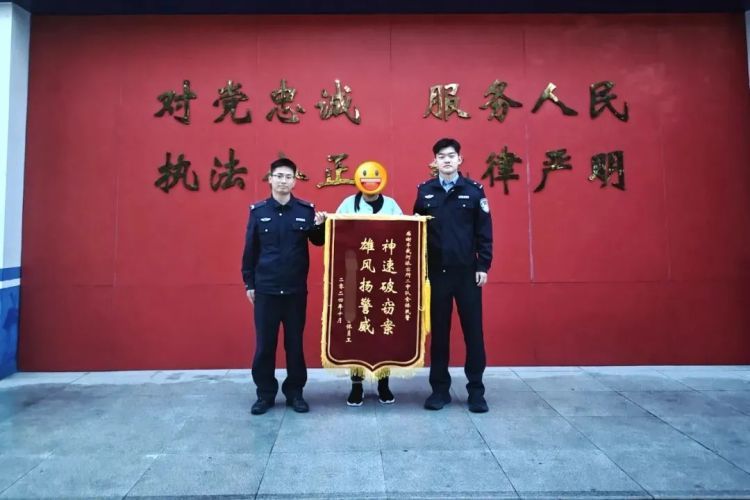 不买就偷?一女子商场盗窃衣物被抓 不买就偷?一女子商场盗窃衣物被抓