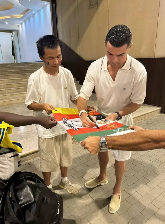 小伙骑单车见球星C罗!合肥出发,半年跨越9国 小伙骑单车见球星C罗!合肥出发,半年跨越9国