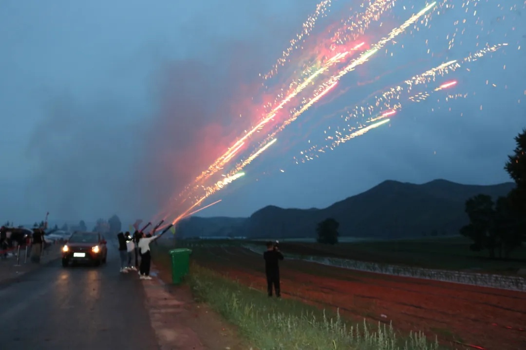 “很黑村”?网红村! “很黑村”?网红村!
