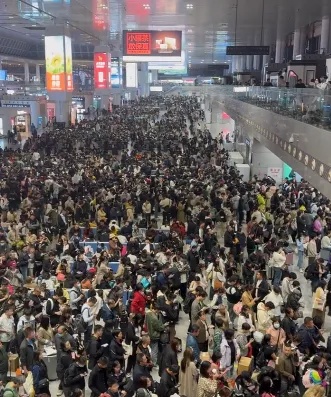 南京南站多趟列车晚点，铁路部门：发生设备故障，已逐步恢复