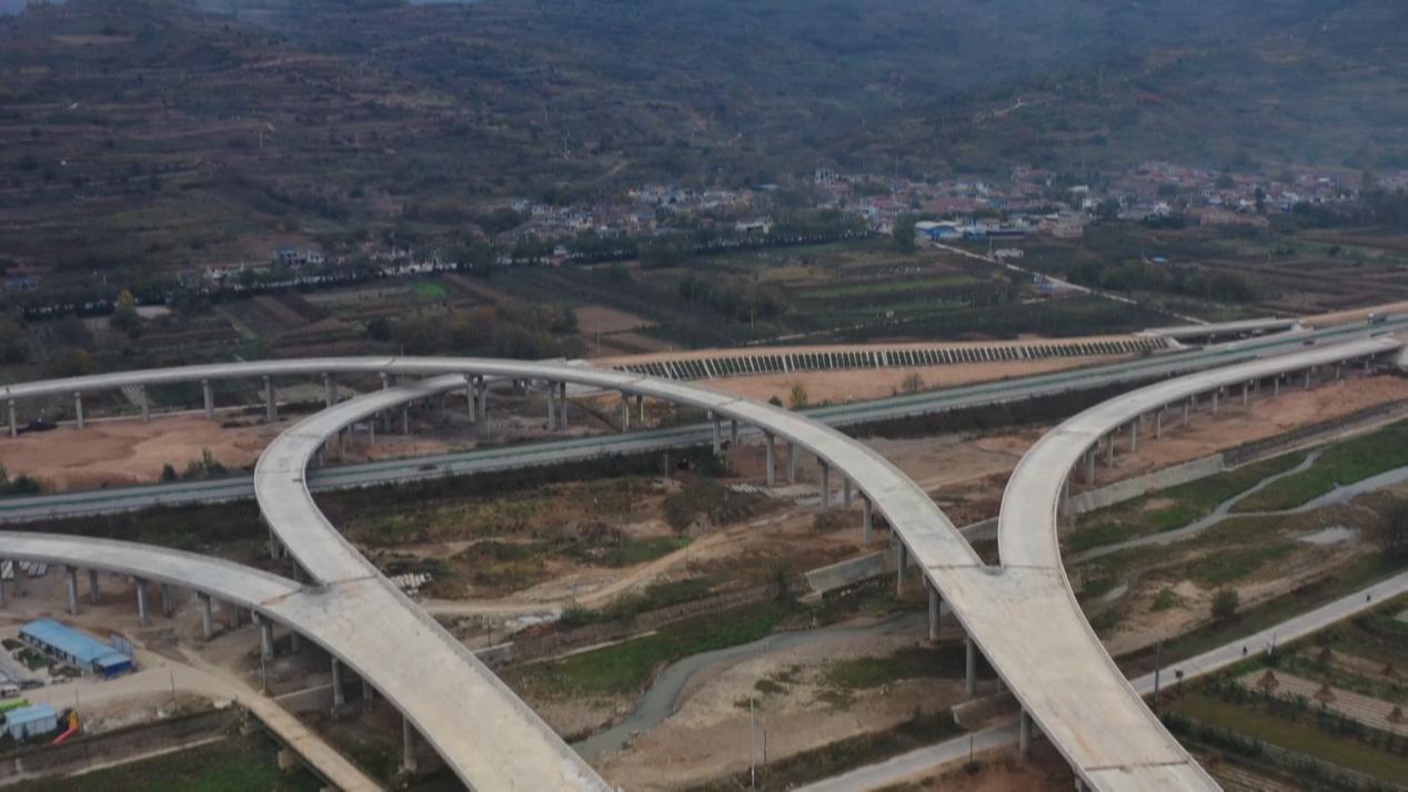 在“嫩豆腐”中打隧道 甘肃这条公路重难点控制性工程全线贯通