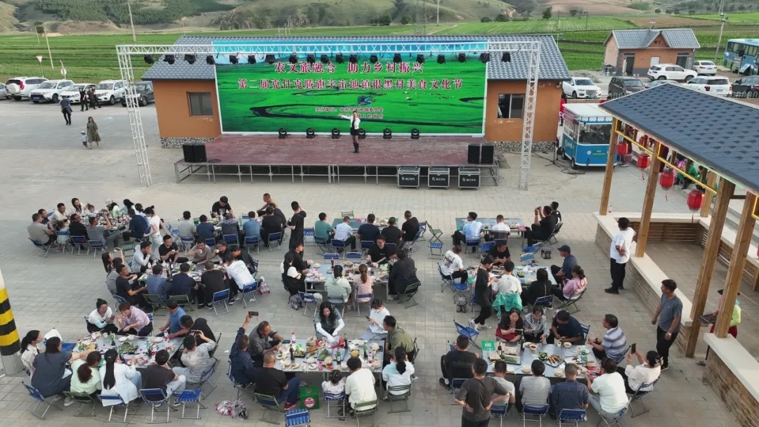 “很黑村”?网红村! “很黑村”?网红村!