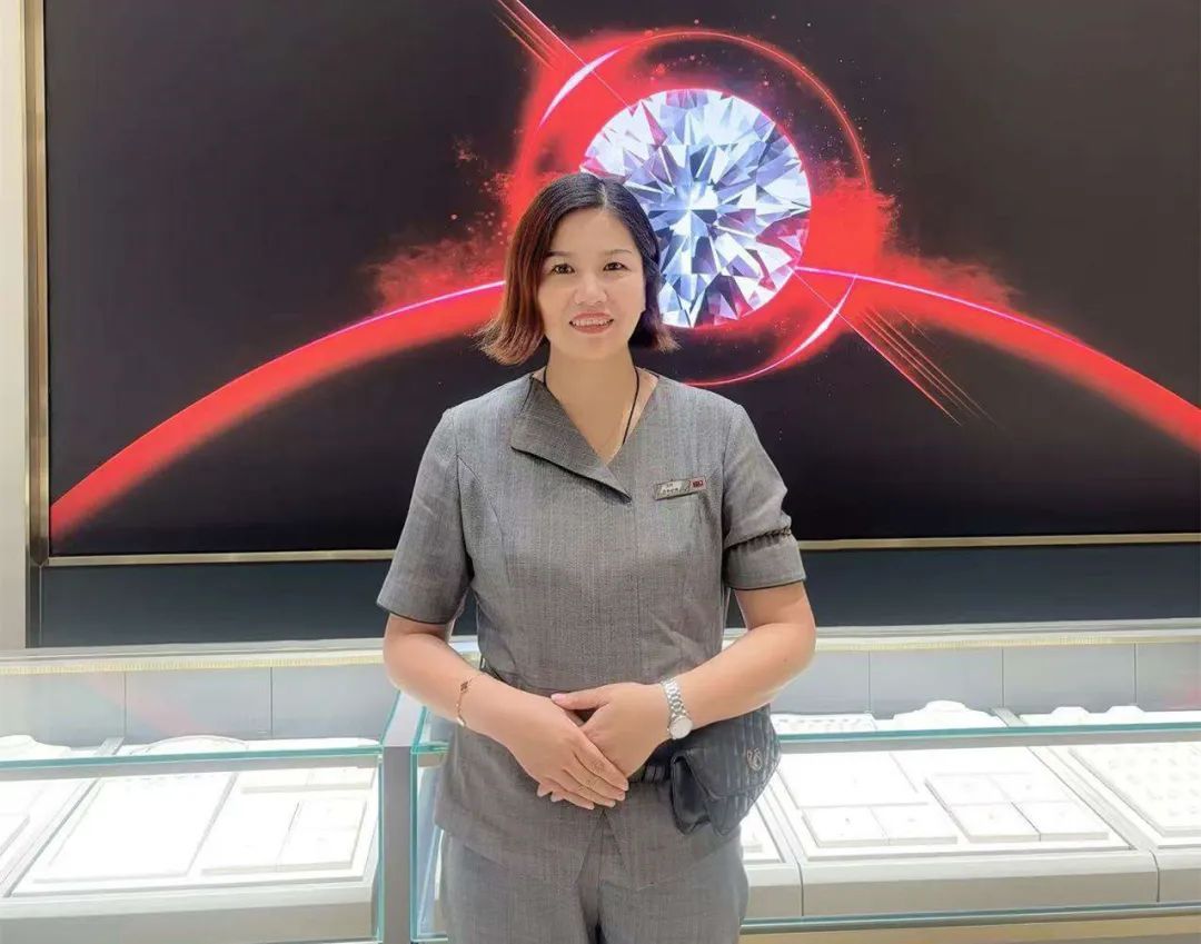女子豪爽买黄金,店长转身报警! 女子豪爽买黄金,店长转身报警!