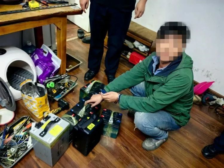 盗窃百余块电瓶“改装”出售,网络二手电瓶“大师”落网! 盗窃百余块电瓶“改装”出售,网络二手电瓶“大师”落网!