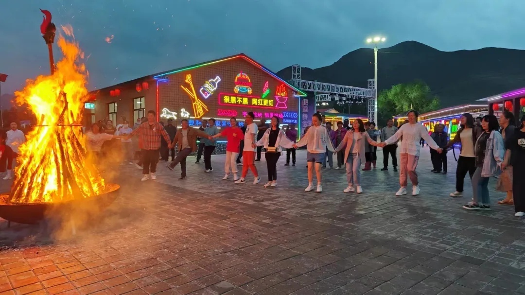 “很黑村”?网红村! “很黑村”?网红村!