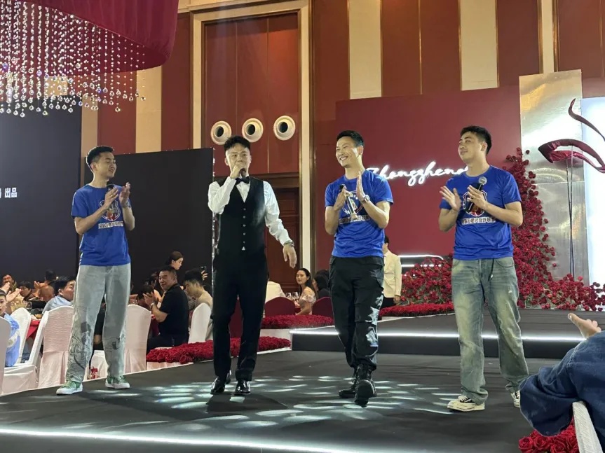 靠颜值也能救人？真的！他做到了