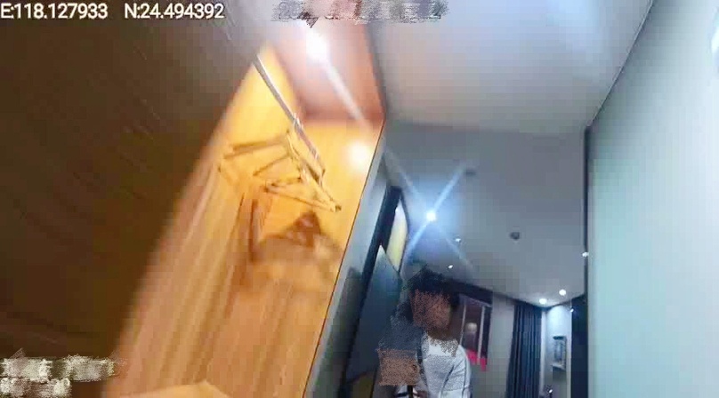 离了个大谱!自媒体博主为博流量报假警,直播“警察上门扫黄” 离了个大谱!自媒体博主为博流量报假警,直播“警察上门扫黄”