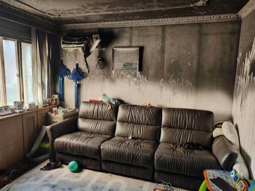 浪漫水晶球成“纵火犯”!家中一片狼藉…… 浪漫水晶球成“纵火犯”!家中一片狼藉……