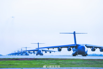 空军航空兵某师跨昼夜训练