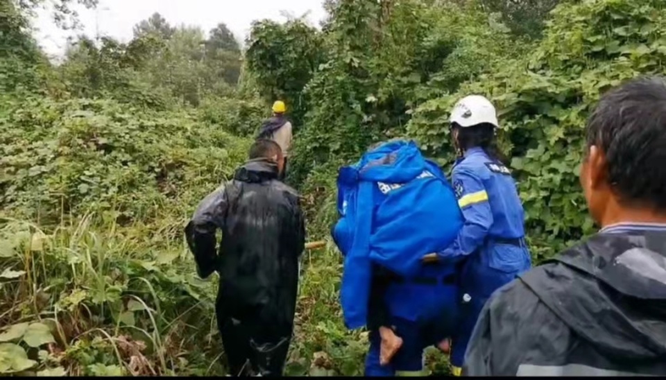 奇迹！永州88岁老人上山砍柴走失，5天后在草丛被找到时说“不饿”，家人：她体质好