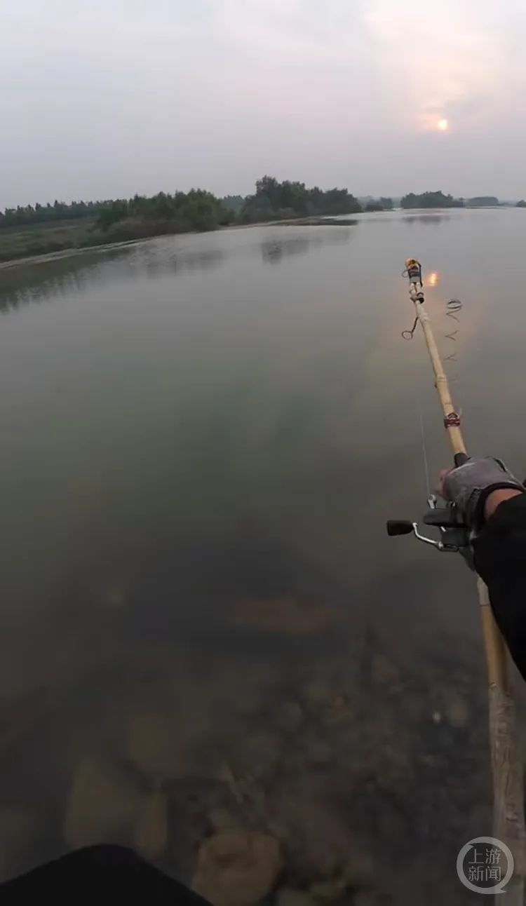 “当时就无心钓鱼了!”河南钓友在洛阳附近“钓”到古碑?文保部门回应 “当时就无心钓鱼了!”河南钓友在洛阳附近“钓”到古碑?文保部门回应