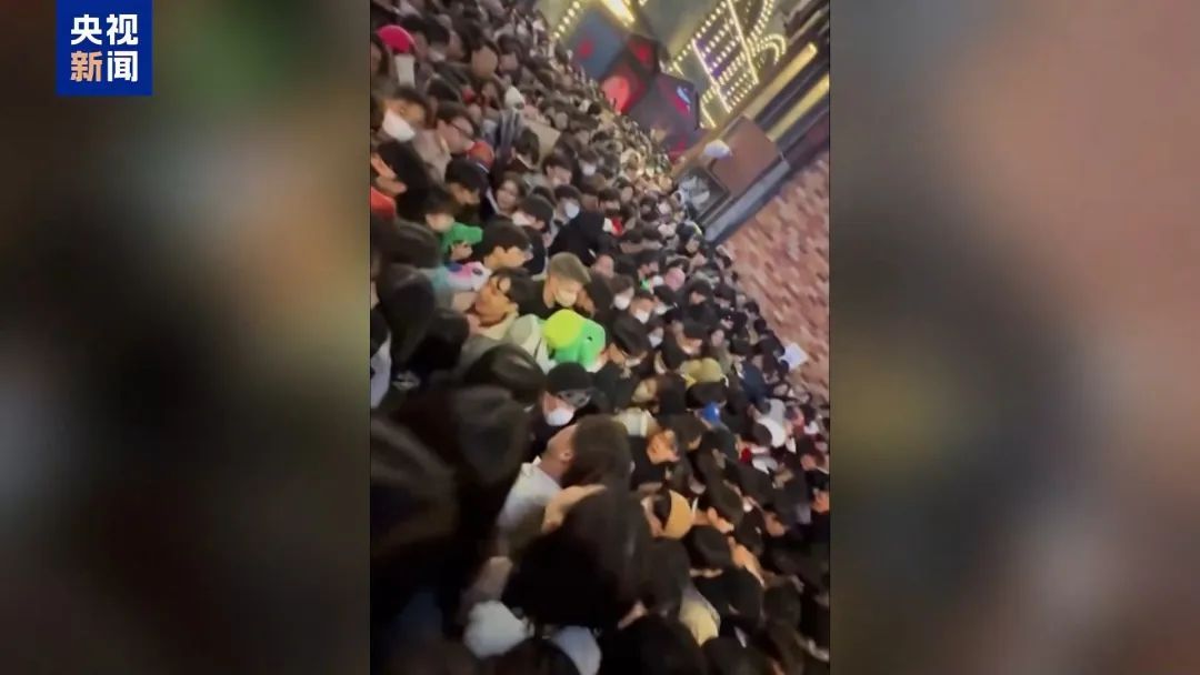 韩国梨泰院踩踏事故2年后,遇难者家属发声→ 韩国梨泰院踩踏事故2年后,遇难者家属发声→