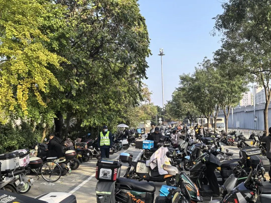 严管非机动车停放！北京146个商场周边交通秩序改善