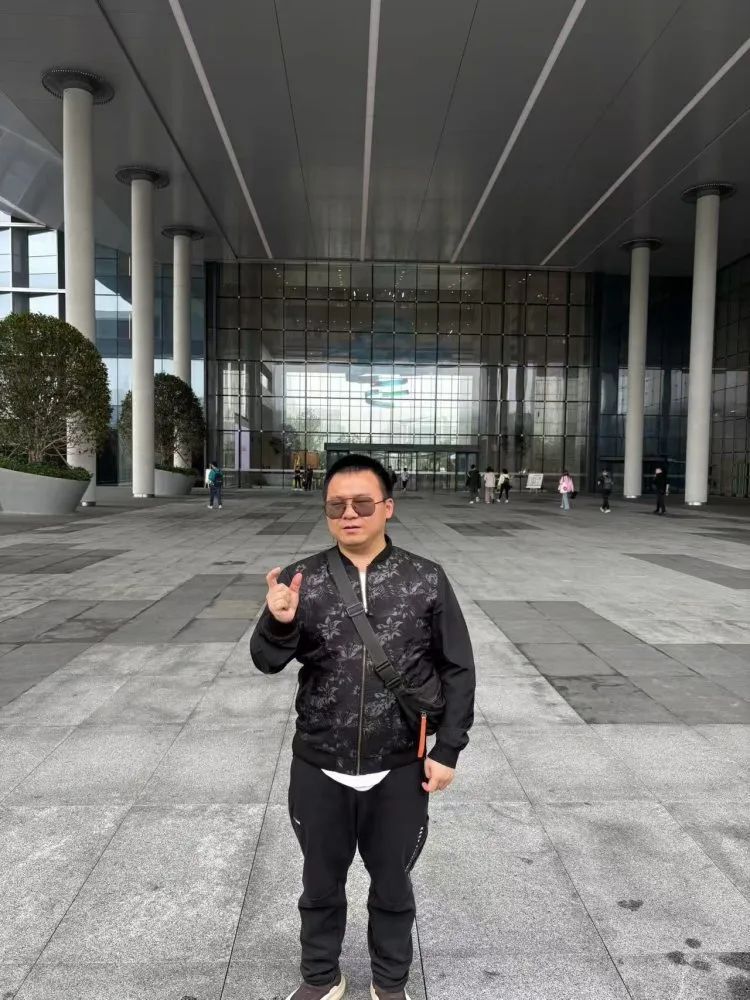 为上万人看过病！曾受资助的盲人小伙，如今成了“白衣天使”