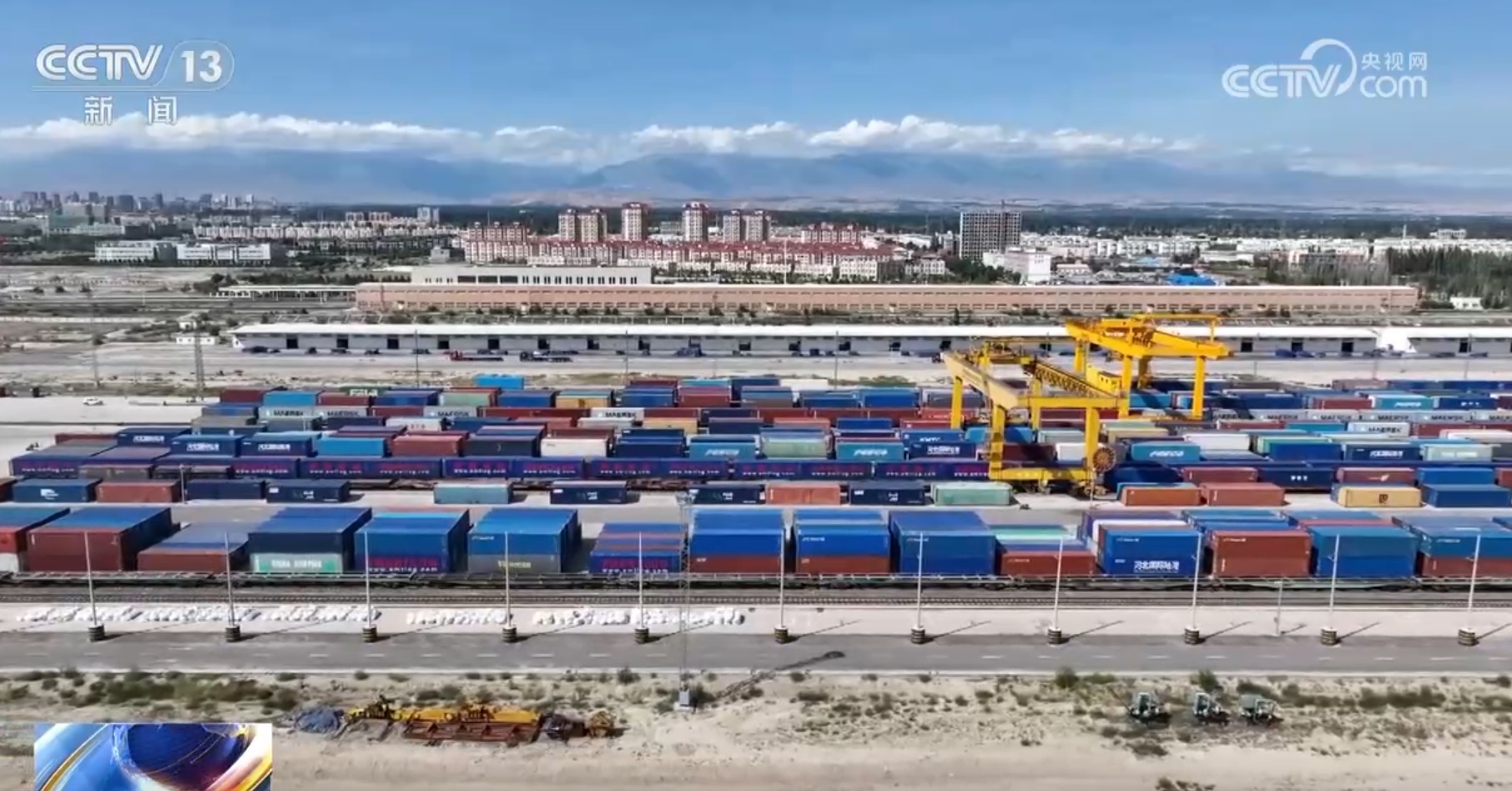 今年霍尔果斯口岸通行班列破“7000” 数据澎湃新疆对外开放满满活力