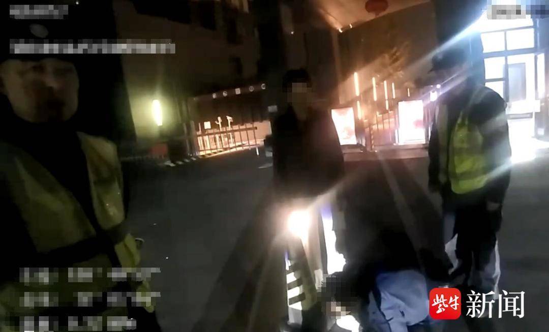 醉酒男子敲错门引发纠纷,民警调解化解矛盾 醉酒男子敲错门引发纠纷,民警调解化解矛盾