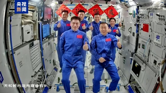 神十八、神十九航天员拍下“太空全家福”，向全国人民报平安了！