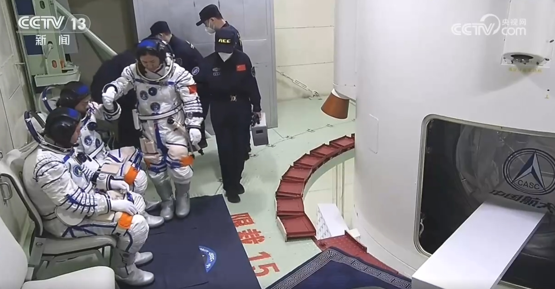 全过程精彩回顾 走进神舟十九号载人飞行任务纪实 全过程精彩回顾 走进神舟十九号载人飞行任务纪实
