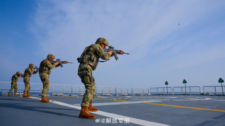 燃！海军护航编队亚丁湾上训练图上新