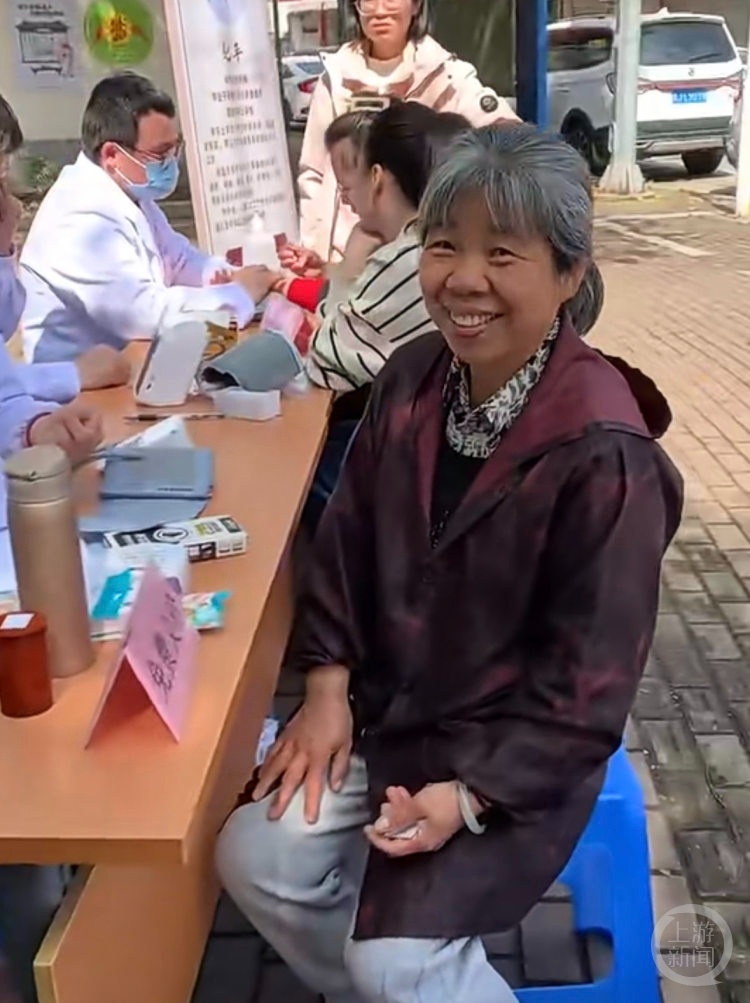 为上万人看过病！曾受资助的盲人小伙，如今成了“白衣天使”