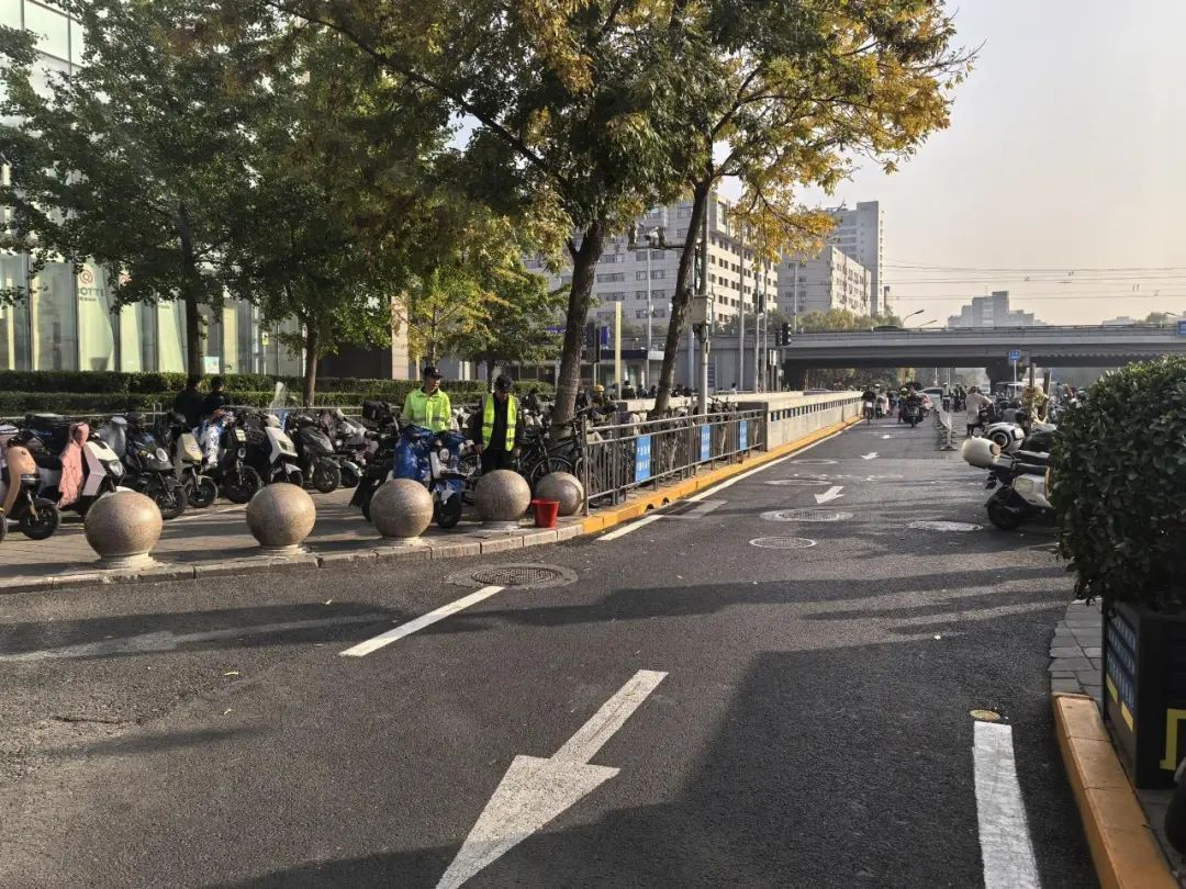 严管非机动车停放！北京146个商场周边交通秩序改善