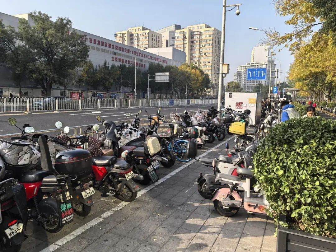 严管非机动车停放！北京146个商场周边交通秩序改善