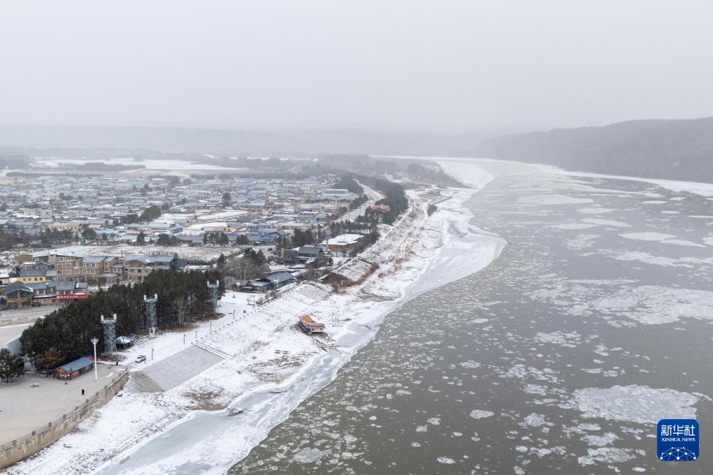 黑龙江漠河段“跑冰排” 黑龙江漠河段“跑冰排”