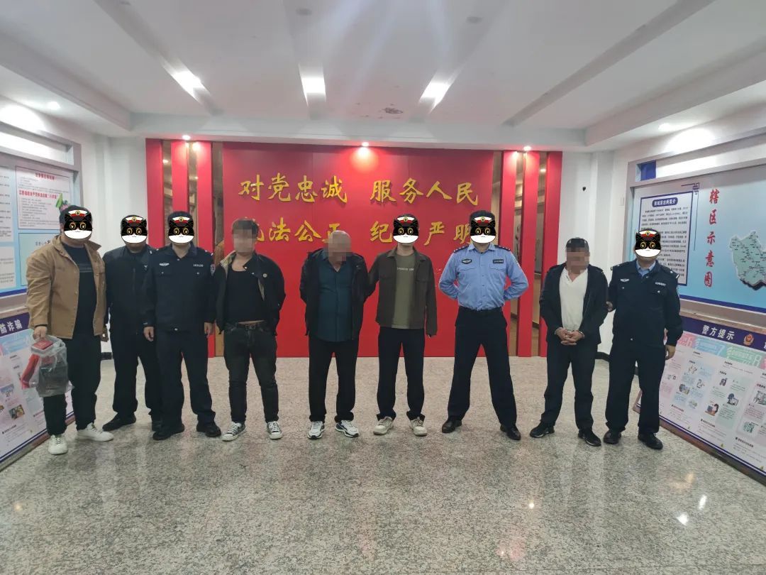 警车国道拦截,缴获7万元黄金!现场曝光 警车国道拦截,缴获7万元黄金!现场曝光