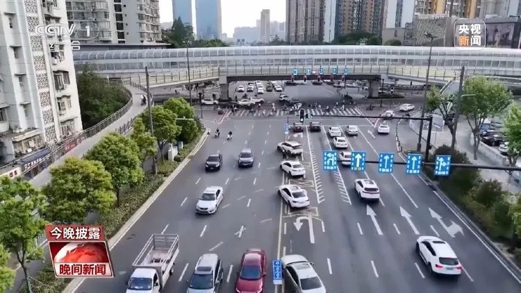 重庆民警发明的“多车联动掉头”,被推广到全国了! 重庆民警发明的“多车联动掉头”,被推广到全国了!