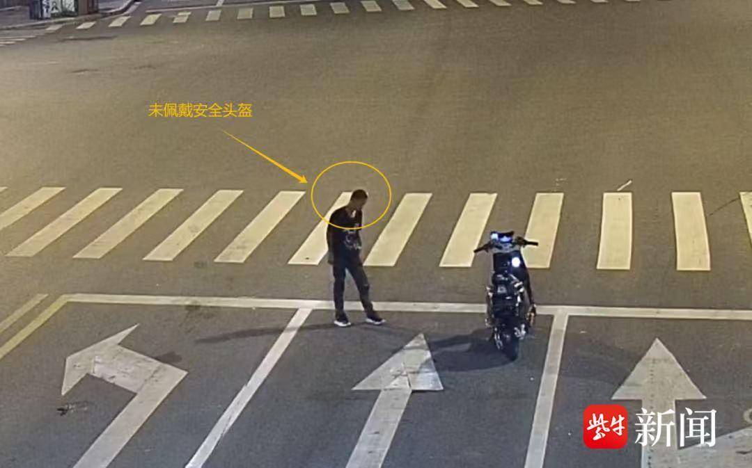 一路火花带闪电!“鬼火少年” 深夜玩“翘头”发生事故! 一路火花带闪电!“鬼火少年” 深夜玩“翘头”发生事故!