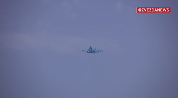 俄军向乌军目标投下航空炸弹，画面公布