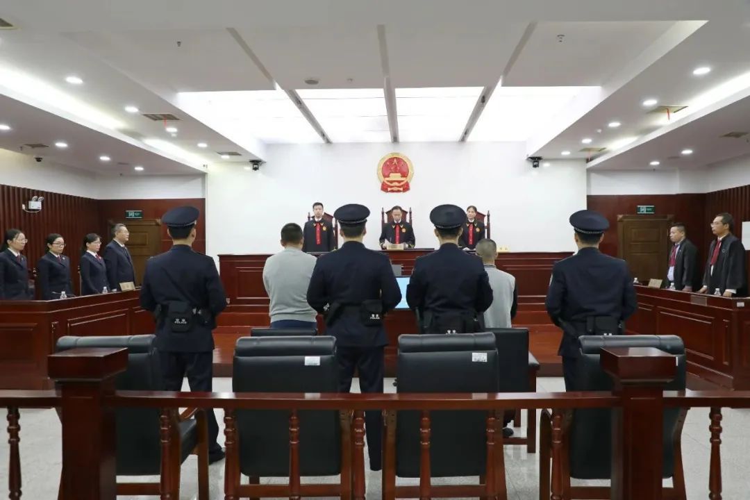 夸大病情、虚构病征，医生刘翔峰致5名患者重伤，判了！
