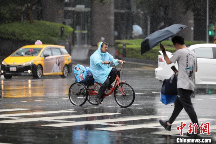 台风“康妮”登陆台湾台东 已致1死73伤