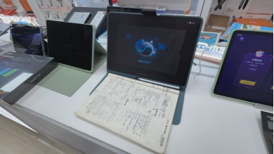 “类纸屏”、“墨水屏”、“防蓝光”真能防近视? “类纸屏”、“墨水屏”、“防蓝光”真能防近视?