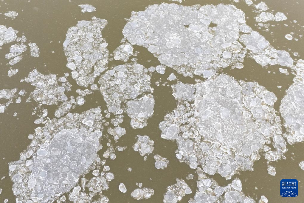 黑龙江漠河段“跑冰排” 黑龙江漠河段“跑冰排”